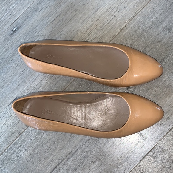 LL Bean Camel Patent Leather Shoes 7 - Picture 3 of 9